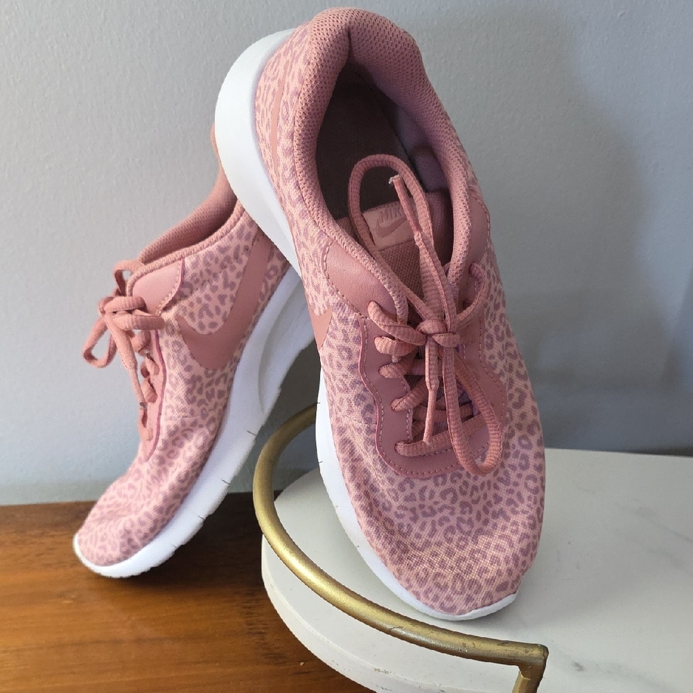 Nike Pink Leopard Print Women's Athletic Sneakers Youth 5